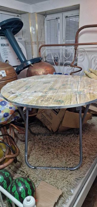 Пластмасови, разглобяеми маси  Столове 15 лв и алуминиеви 19 . 80 лв