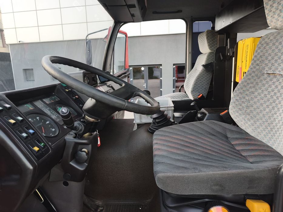 Mașina de pompieri Steyr 4x4, echipată si înmatriculată