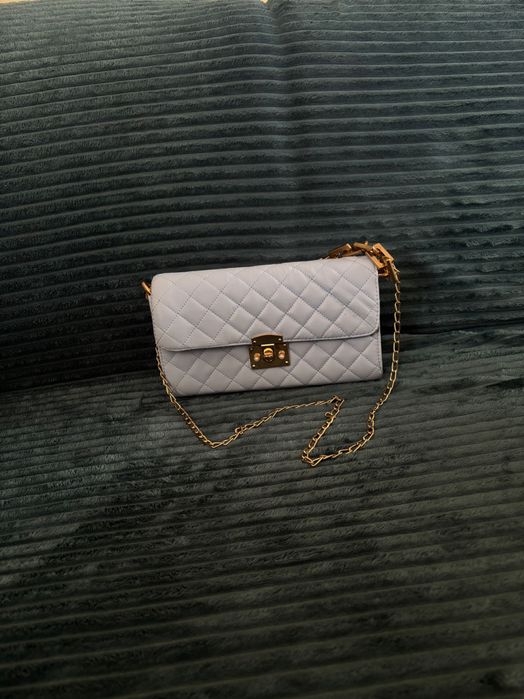 Дамска чанта с верижна дръжка