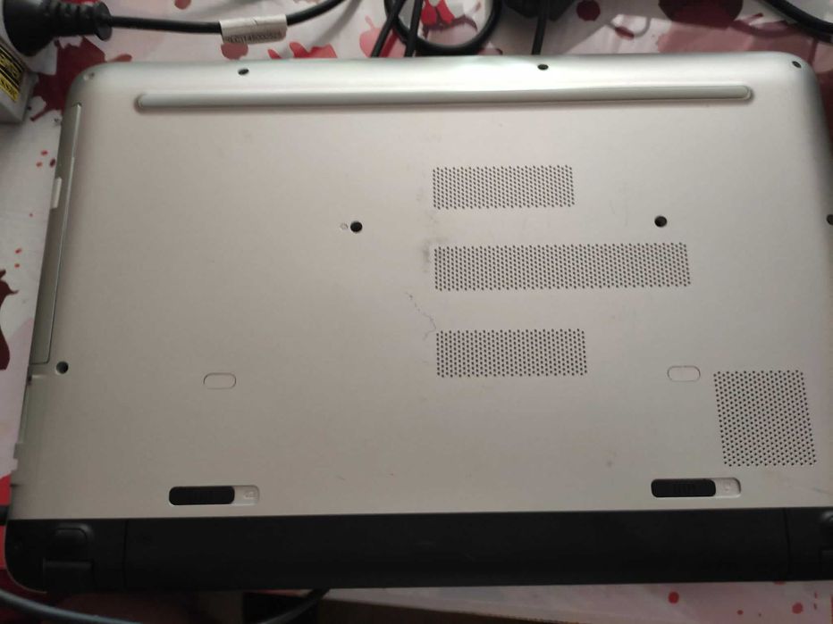 HP Pavilion laptop, tastatura cu probleme, in rest merge bine este complet,hard de 1 TB, 8gb ram