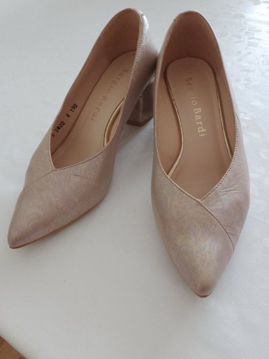 Нови черни дамски обувки