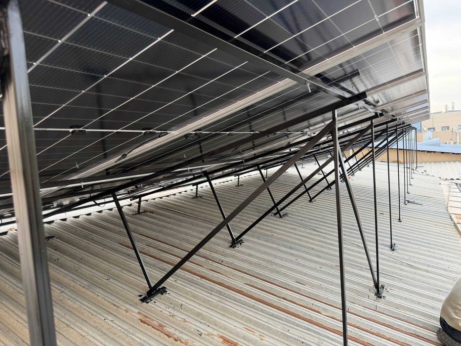 Quyosh panellarini kalit ostida (tayyor holda) professional o'rnatish.