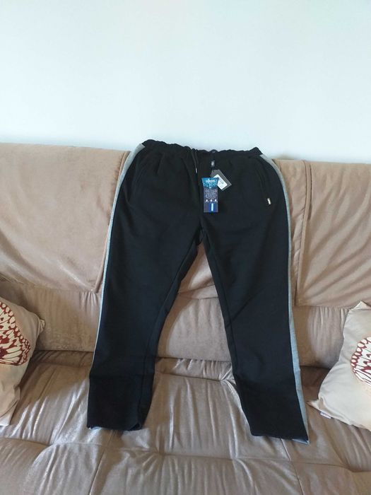 Pantaloni de trening barbati, noi cu eticheta