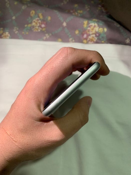 Iphone se 2 поколения