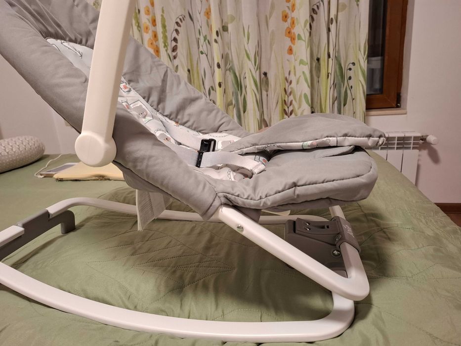 Люлеещ се шезлонг за бебе