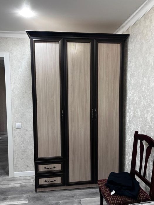 Продам шкаф спальный