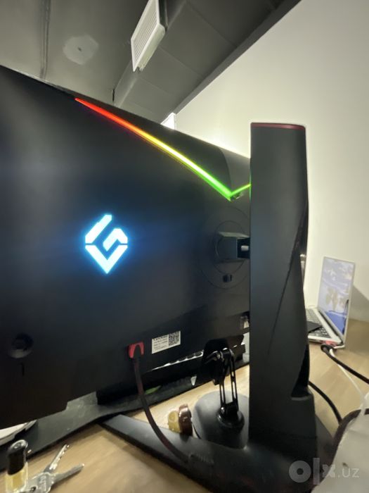 Hkc 2K 27dyum 260hz.