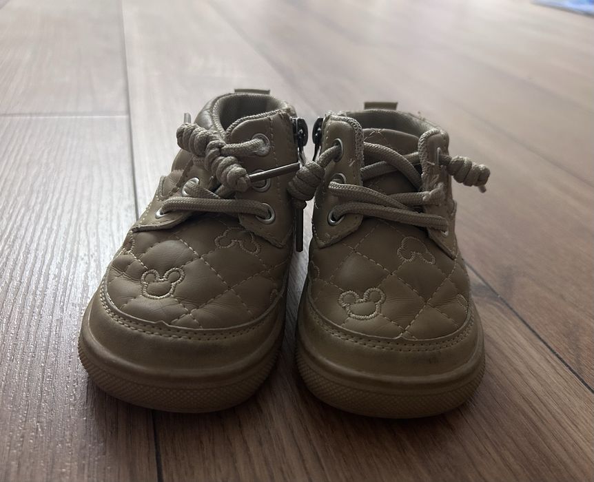 Продам детскую обувь