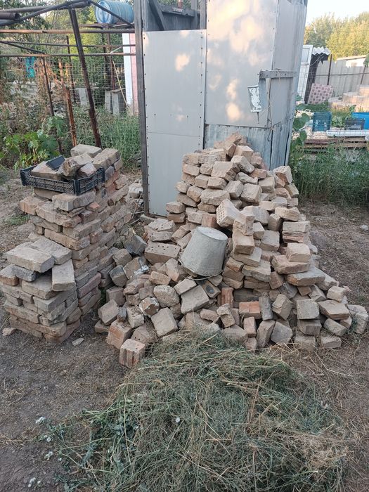 Продан красные керпичи