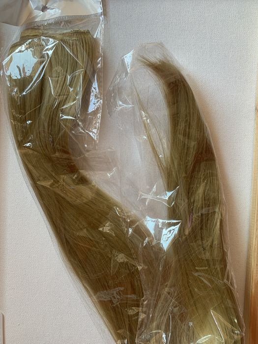 Всякакви дамски неща за разкрасяване - коса.