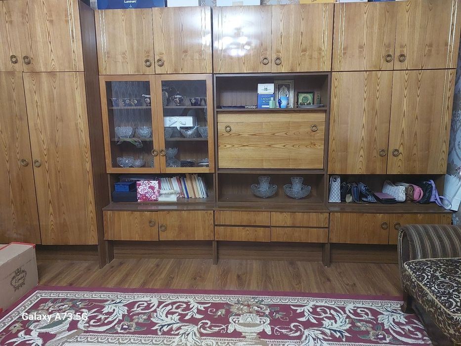 Stenka sotiladi 100$ Evropaniki. Holati yahshi