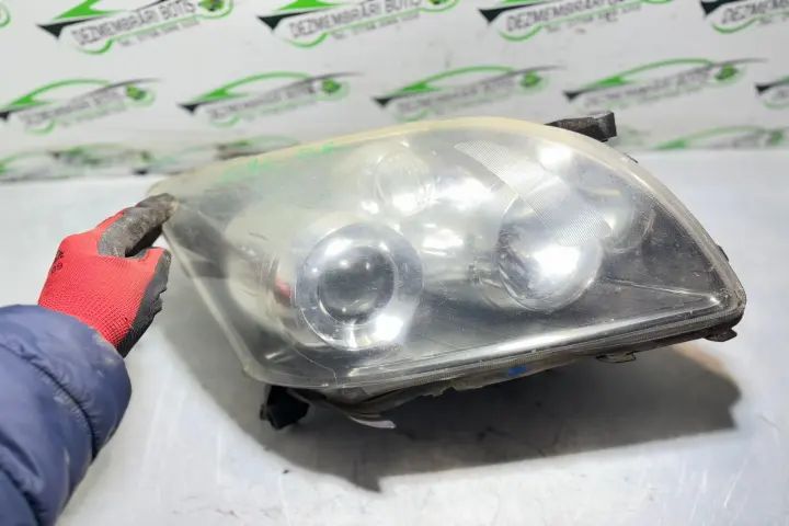 Far dreapta Toyota Avensis 2008 2.2 D MT (148 hp)