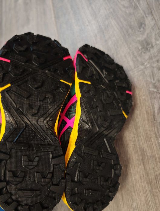 Asics dama  deosebiti aproape noi! 35.5