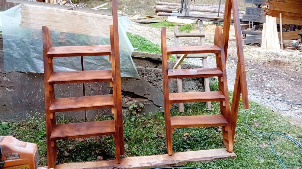 Дървено джакузи осигуряваше домашен уют и релакс в градината.