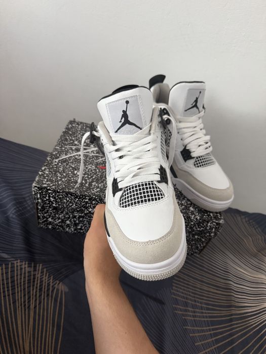 Air Jordan 4 Military Black