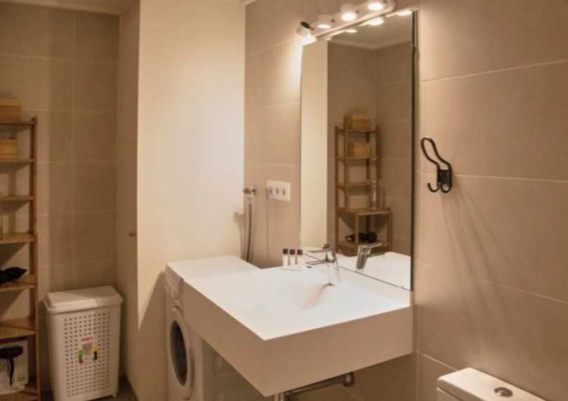 Дава се под наем Двустаен апартамент в Бургас, Изгрев - 60 кв.м за 306 € - Снимка #2