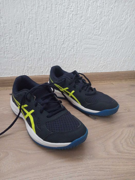 Обувки Asics upcourt 6  39,5 номер
