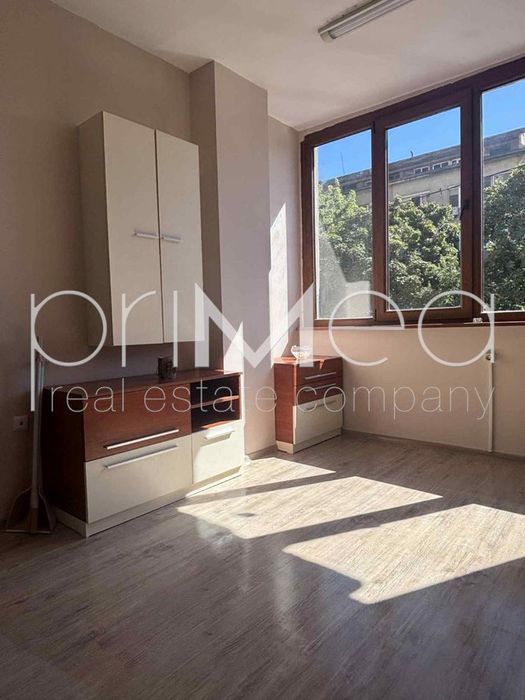 Дава се под наем Офис в Бургас, Център - 17 кв.м за 163.2 € - Снимка #1