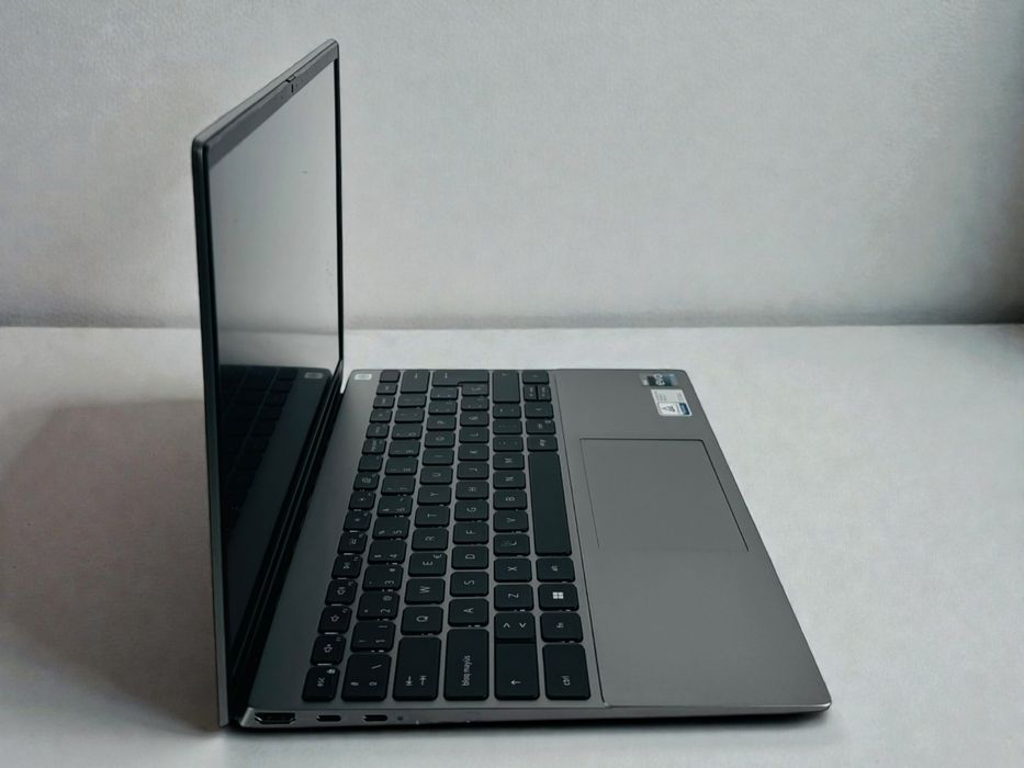 Лаптоп Dell Vostro 5320 13,3' 2K 1920x1200 i7-1260P 16GB RAM 512GB SSD Перфектен! Гаранция!