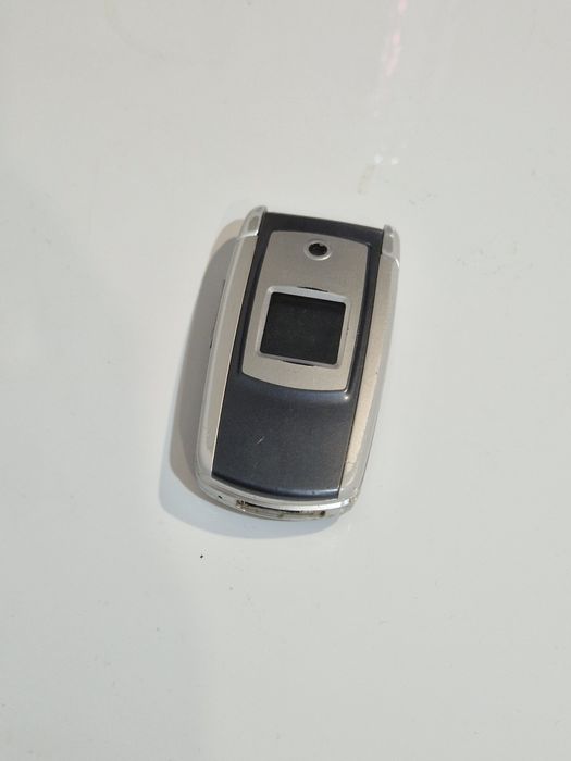Telefon cu clapeta
