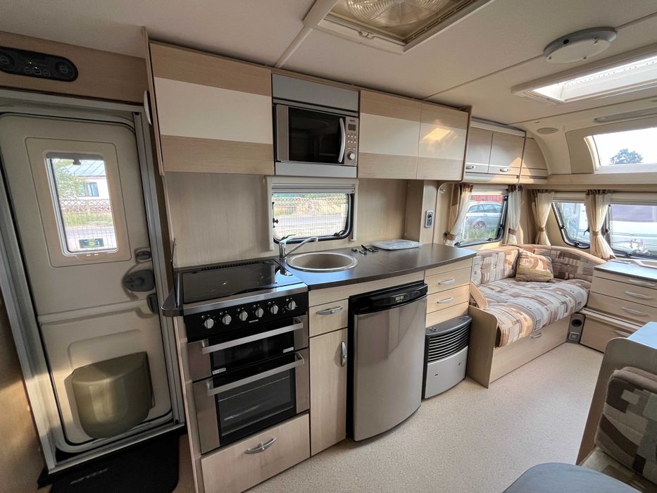 Rulota Swift Eccles Lux 2012 Neinmatriculata 5 locuri Alko ATC, Baie mare spate Cabina dus plastic Off camping Acumulator