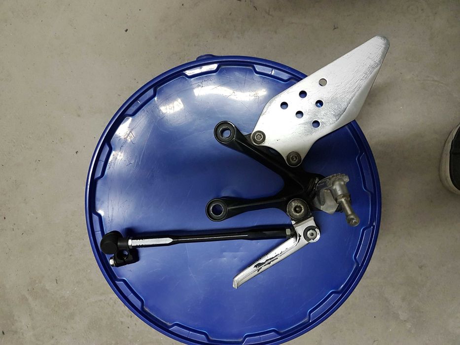 лява стойка и степенка скорости за Kawasaki ZX6r 2008