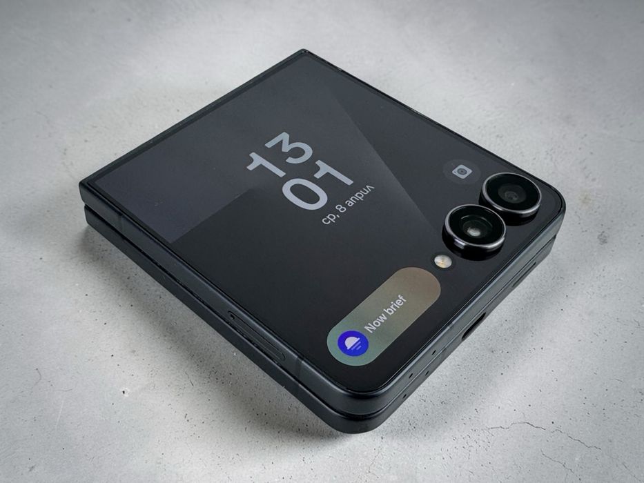 Samsung Galaxy Z Flip 7 5G 256GB 12RAM Jet Black Перфектен! Гаранция!