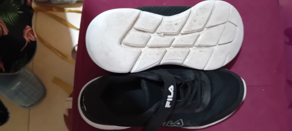 Adidasi pentru baeti si fete.
