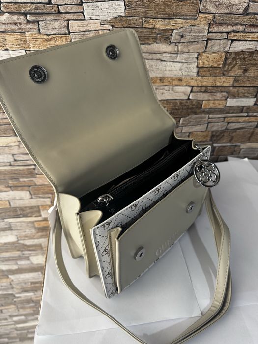 Раница  new Guess