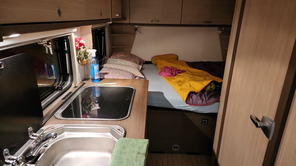 Rulotă Dethleffs Tourist RS 450 DB – 2013 – Stare excepțională – Mover, AC, Cort Dometic, Panou Solar