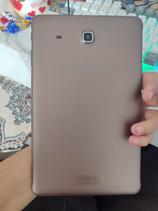 Samsung tab e (sm t561)