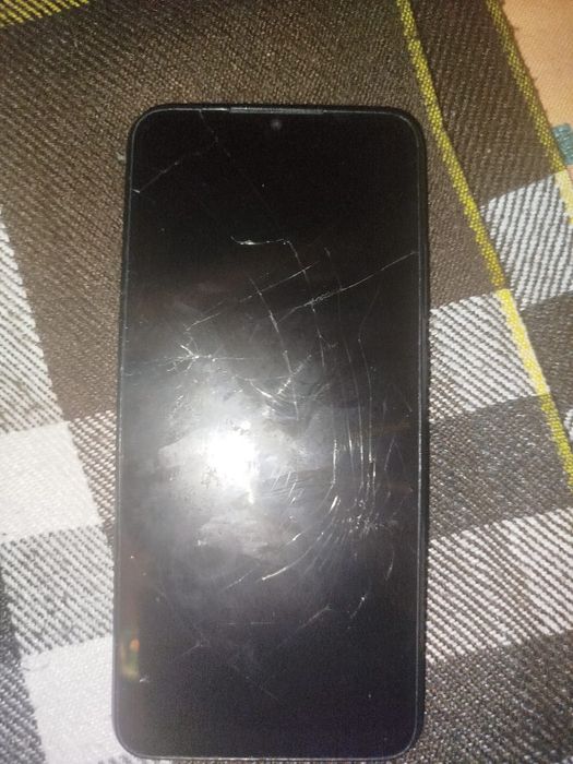 Продам редми 9с минус экран разбит