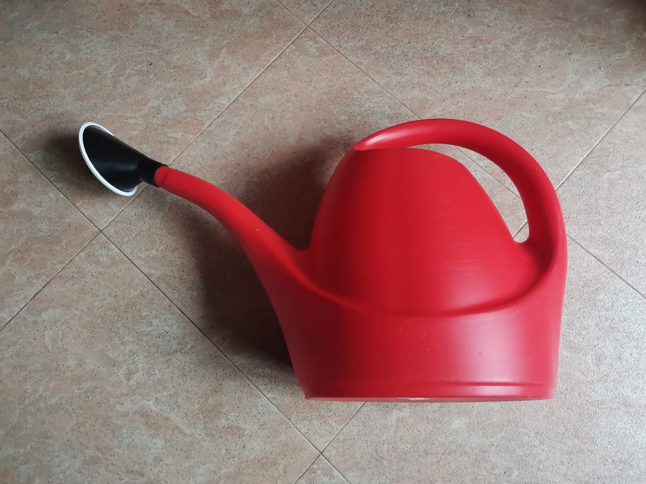 Пластмасова лейка за градина или тераса