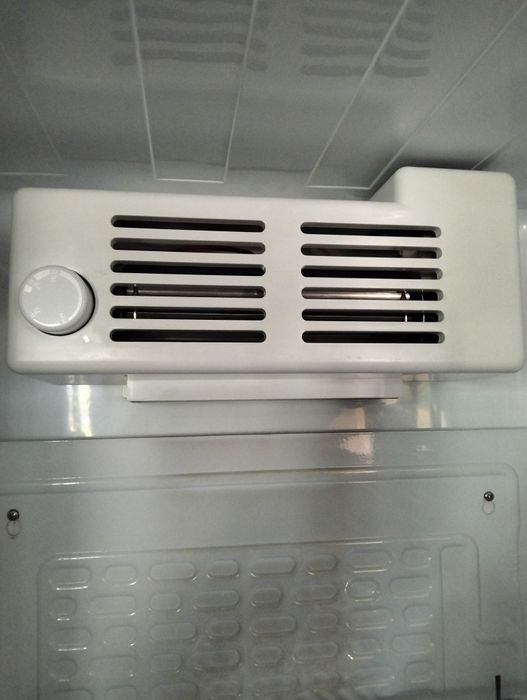 Продам витриный холодильник