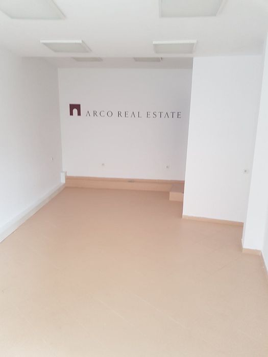 Дава се под наем Магазин в Банско - 35 кв.м за 331.5 € - Снимка #1