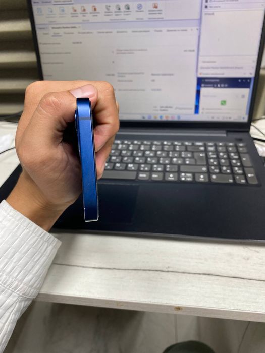 iPhone 12 rangi ko’k karobka dakument bor. Yomkst 92.