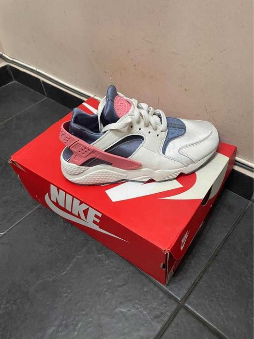 Продавам обувки nike HUARACHE! НОВИ!