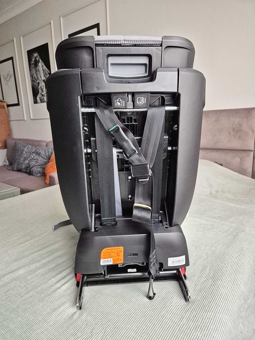 Ново столче Britax Römer Advansafix M i-Size (15мес - 12год) с ISOFIX