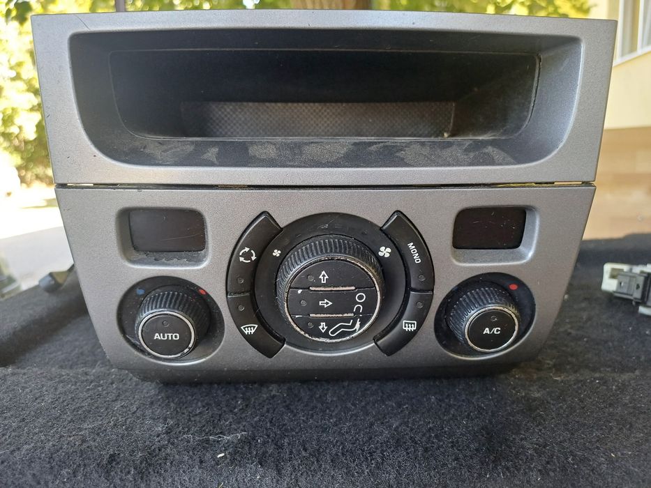 Панел за климатроник за пежо 308 2009 година