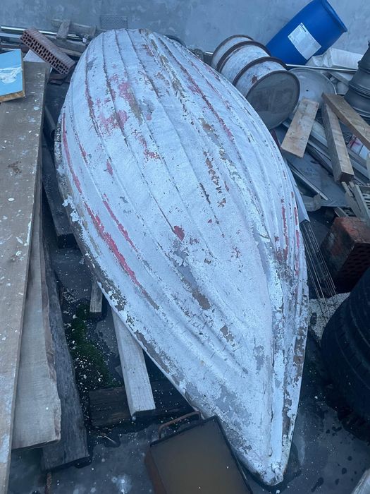 Vand barca pentru pescari