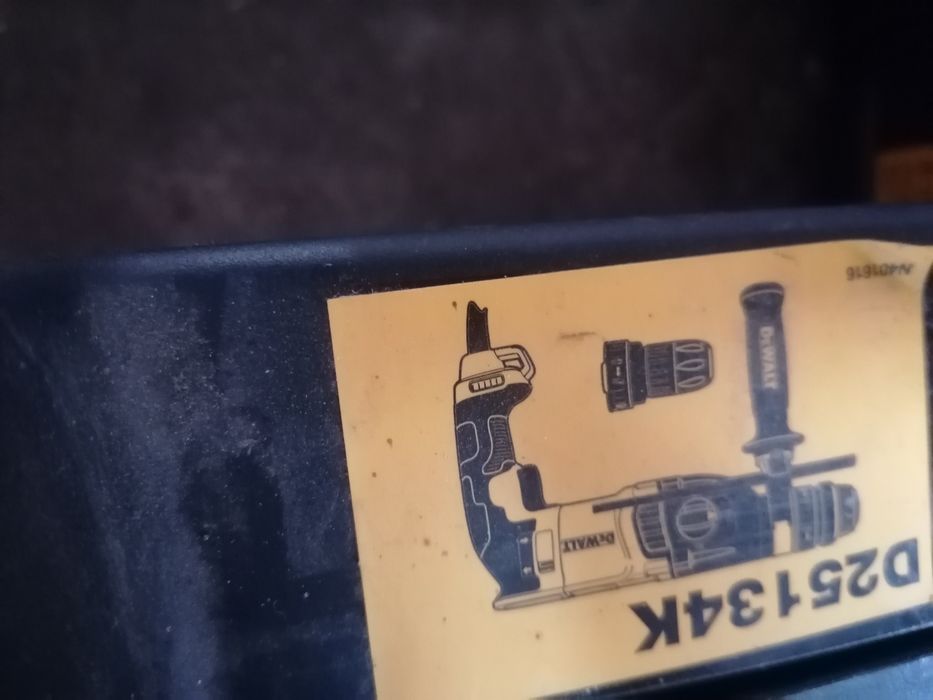 Bormașina Dewalt