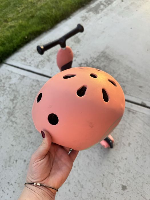 Trotinta Scoot and Ride + casca, roz peach