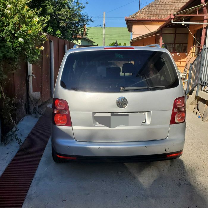 Volkswagen Touran 1.9 TDI • 2008 • Automată • 2.600 €