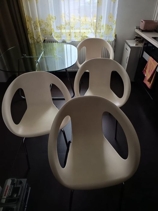 Vând scaune din pvc