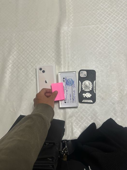 Телефон Айфон 13