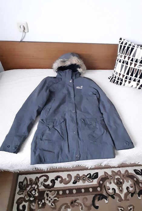 Яке Beneton и Яке Jack Wolfskin