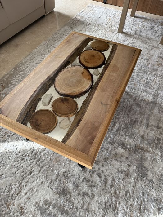 Masuta cafea living din lemn masiv si rasina