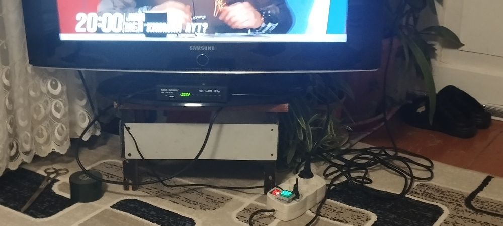 Телевизор SAMSUNG.