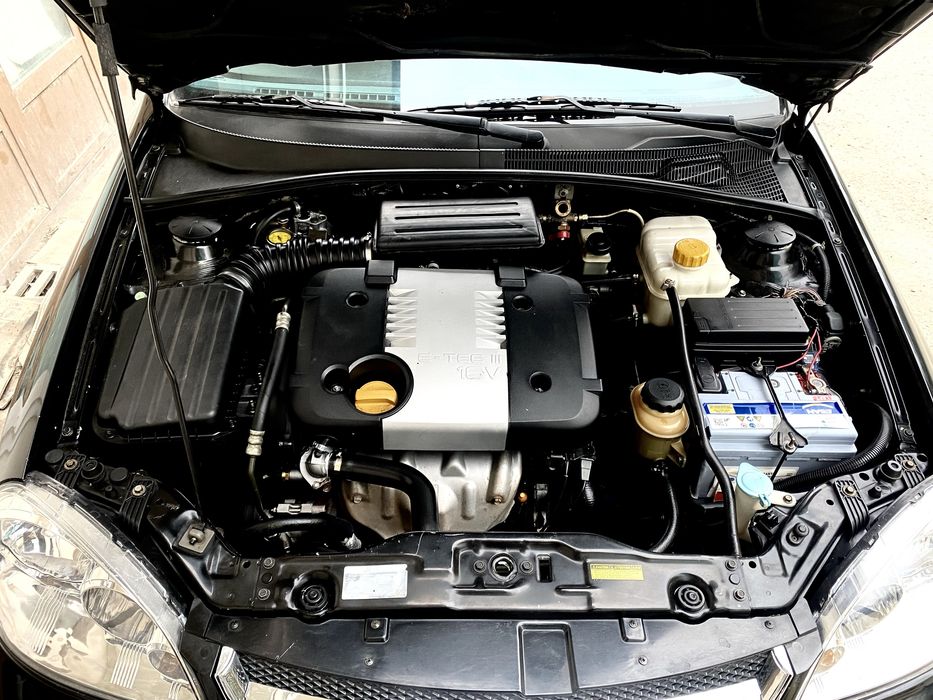 Lacetti 1.8 sotiladi