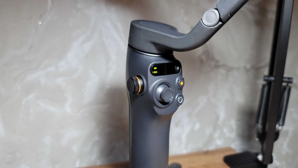 DJI Osmo Mobile 6 sotiladi (Holati ideal)